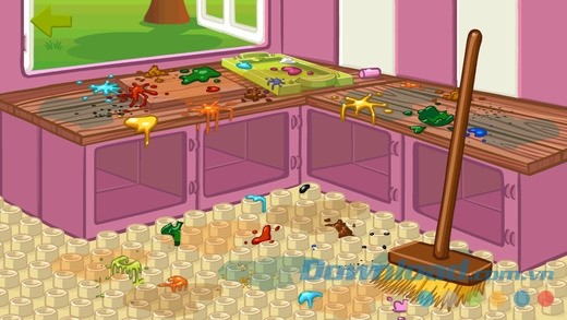 Dọn dẹp gian hàng sau 1 ngày làm việc bận rộn