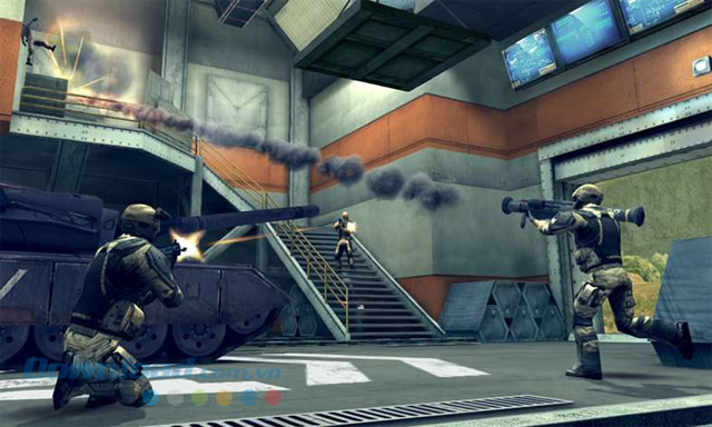 Sử dụng nhiều loại vũ khí khác nhau trong game bắn súng góc nhìn thứ nhất Modern Combat 4: Zero Hour cho Windows Phone