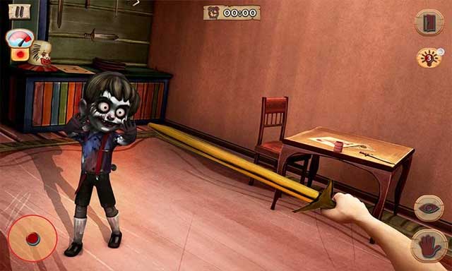 Scary Child có thể cắn, đá, cào và làm tổn thương người chơi