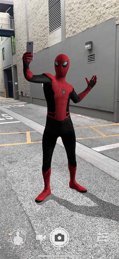 Chụp ảnh selfie với Spider-Man