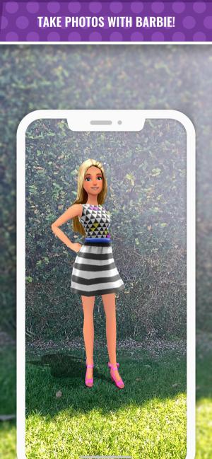 Chụp ảnh cùng Barbie