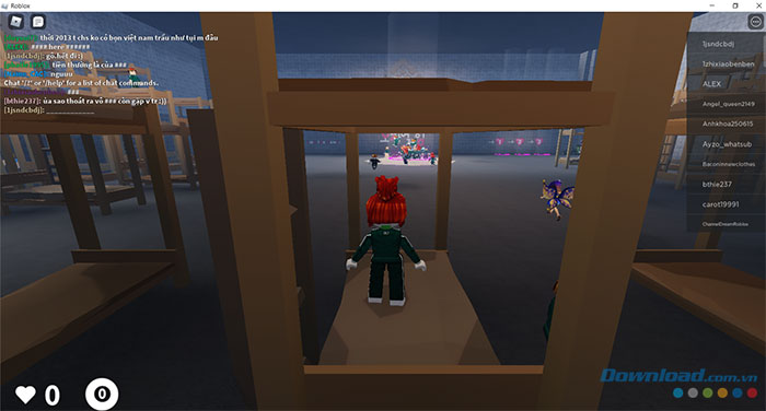 Sau khi vào game, hãy di chuyển tới vòng tròn phía trước để bắt đầu chơi