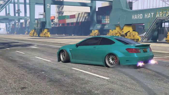 Xe ô tô sẽ trôi khi mất kiểm soát ở tốc độ cao