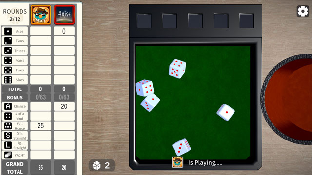 Người chơi Yacht Dice game thoải mái chọn viên xúc xắc để thả