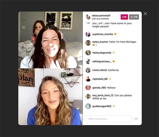 Bạn có thể viết bình luận, thích và chia sẻ buổi livestream 