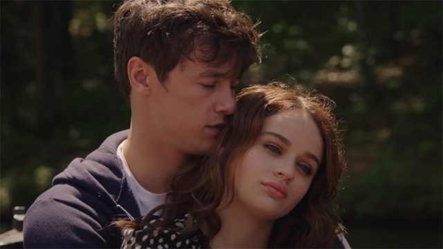Phim Giữa Sống Và Chết là câu chuyện tình buồn của Tessa và Skylar