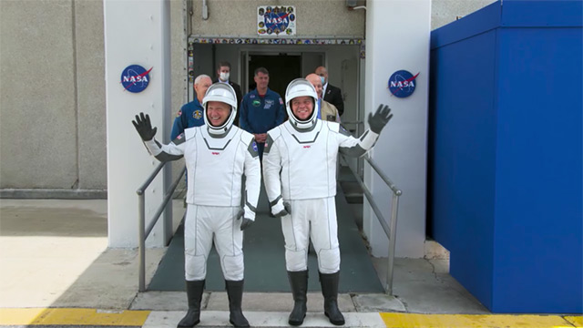 Cùng 2 phi hành gia của NASA thám hiểm vũ trụ trên tàu SpaceX 
