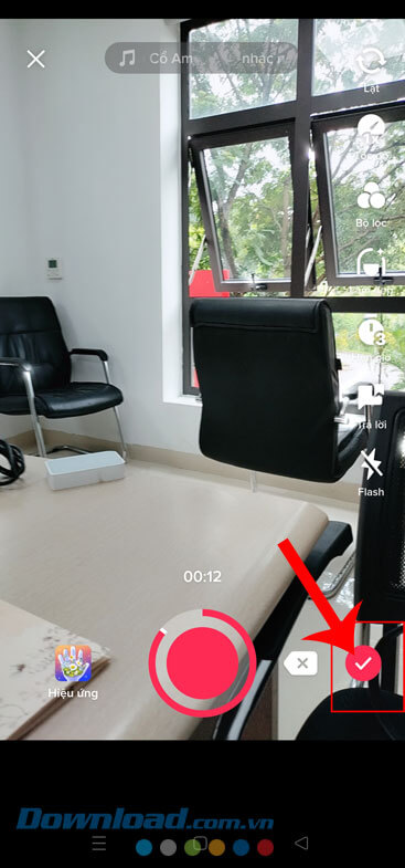 Nhấn vào biểu tượng dấu tick