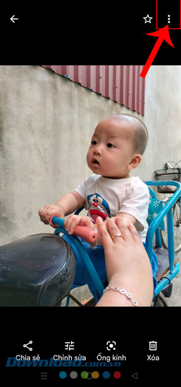 Nhấn vào biểu tượng dấu ba chấm