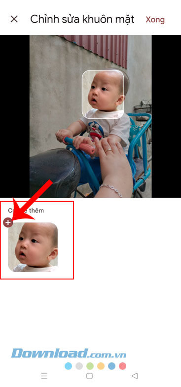 Chạm vào hình ảnh có biểu tượng dấu "+"