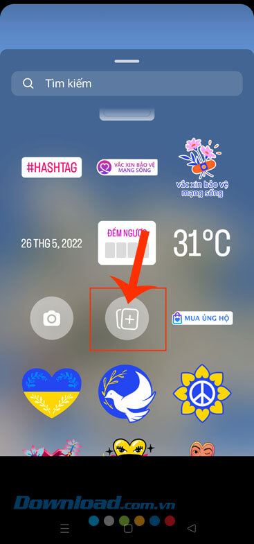 Ấn vào sticker thêm ảnh