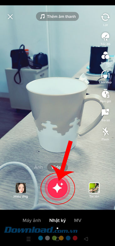 Chạm và giữ vào biểu tượng hình tròn màu đỏ