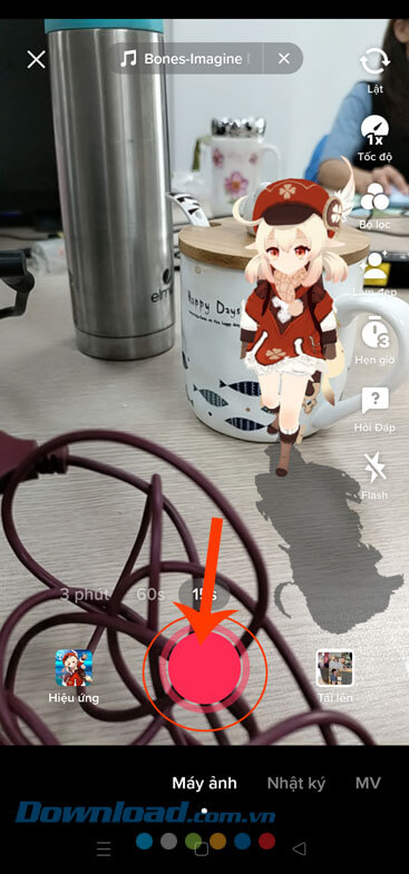 Ấn và giữ vào biểu tượng hình tròn để quay video