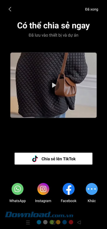 Đợi quá trình xuất, lưu video về điện thoại hoàn tất.