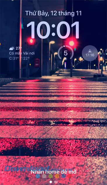 Bắt đầu theo dõi thời tiết trên màn hình khóa