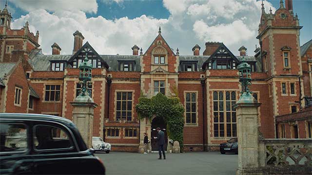 Người chơi sẽ điều tra các sự kiện kỳ lạ đang diễn ra trong khách sạn Isle Tide