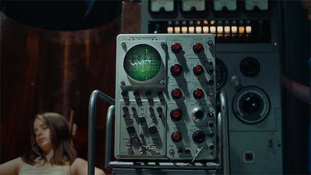 Giải cứu cô con gái tuổi teen Eleanor Malone khỏi một giáo phái cực đoan