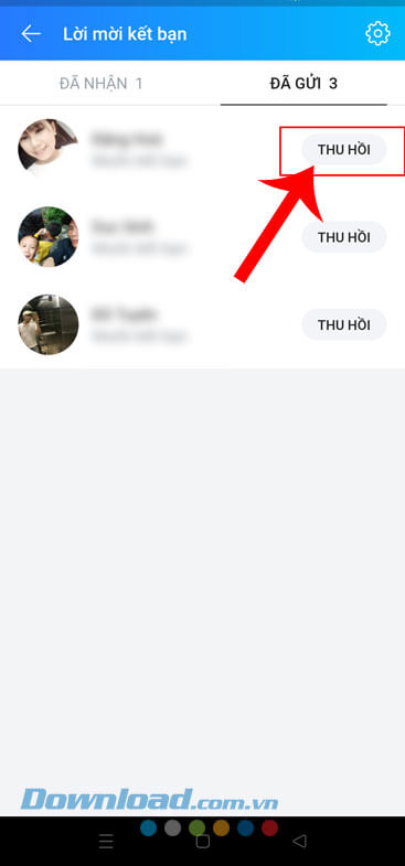 Chạm vào nút Thu hồi để xóa lời mời kết bạn