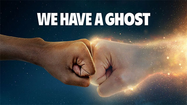 Poster phim Nhà Ta Có Một Con Ma hiện đang đứng Top 1 Netflix