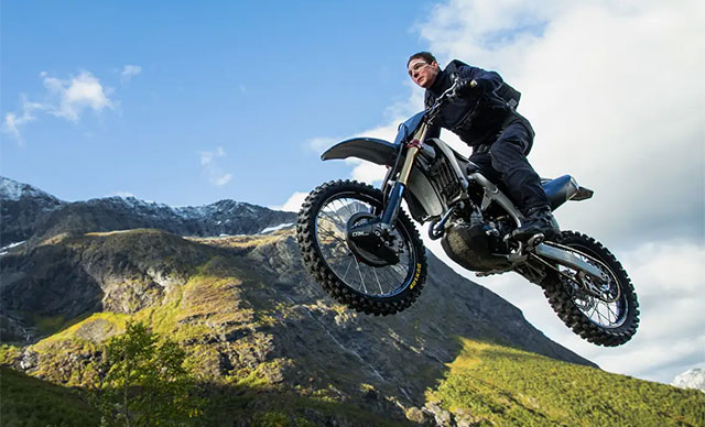 Lái mô tô bay và nhảy dù là phân cảnh đắt giá nhất trong Mission Impossible 7