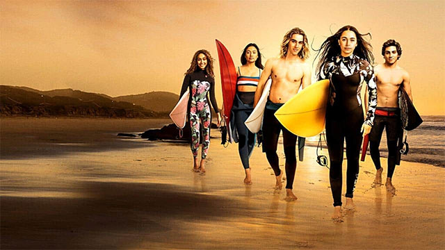Mùa Hè Dậy Sóng (Surviving Summer) là series phim tình cảm tuổi teen trên Netflix