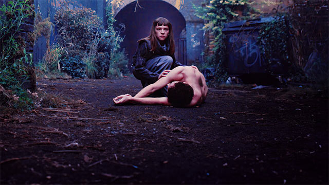 Thi thể (Bodies) là series phim tội phạm khoa học viễn tưởng bí ẩn của Anh trên Netflix tháng 10
