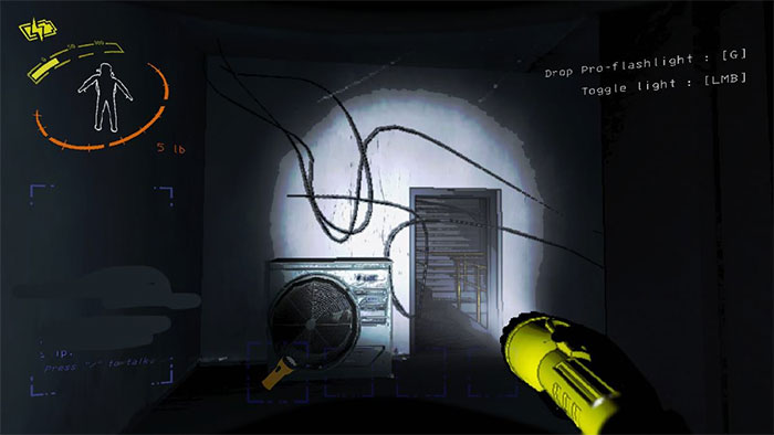 Pro Flashlight trong Lethal Company