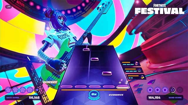 Trong Main Stage, chơi các bản nhạc nổi tiếng thế giới được cấp phép