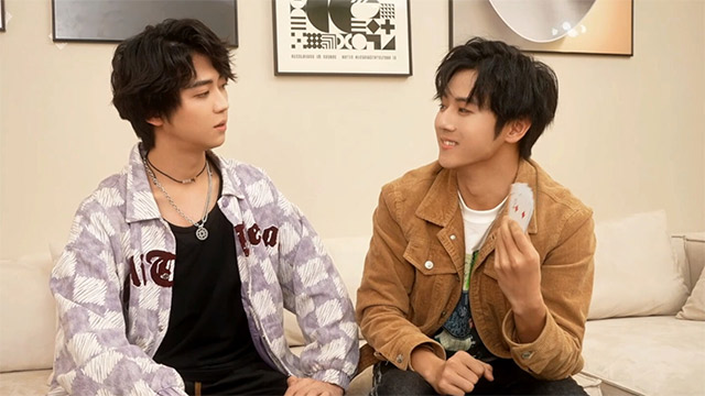 Oh My God! Crush là trò chơi tương tác do người thật đóng