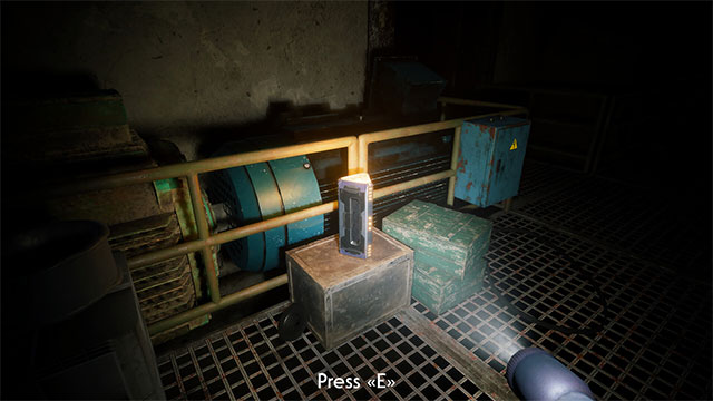 Thu thập những item nằm rải rác trong nhà máy đồ chơi chết chóc