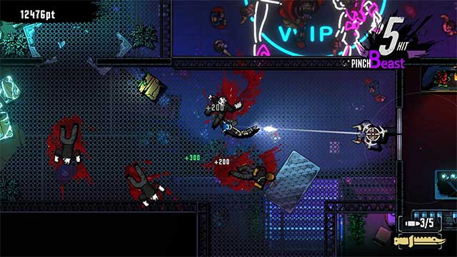 Sử dụng cánh tay giả War Hand và dao phóng tự động Quantum Knife để chiến đấu