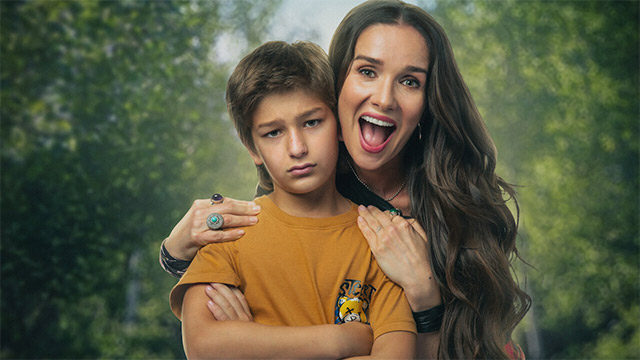 Camp Crasher xoay quanh câu chuyện của cặp mẹ con Patri và Rami