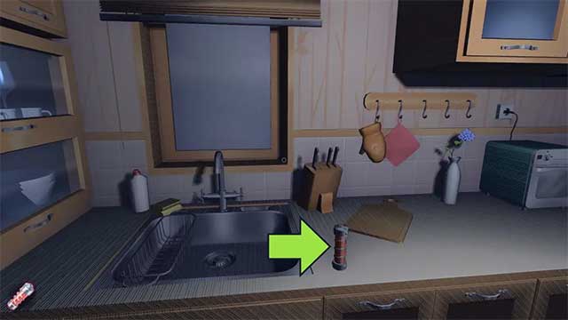 Cục pin thứ hai nằm cạnh bồn rửa chén