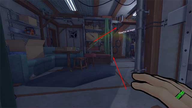 Đi về phía trước và lên cầu thang càng nhanh càng tốt