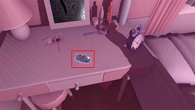 Mảnh trên bàn trang điểm