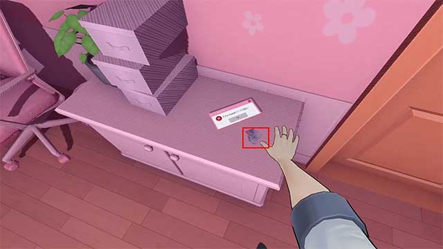 Đóng hộp gần cửa phòng tắm