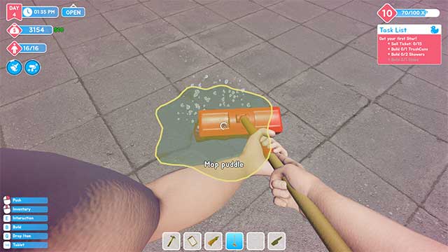 Bán vé, phục vụ đồ ăn, sửa chữa và dọn dẹp sau khi đóng cửa