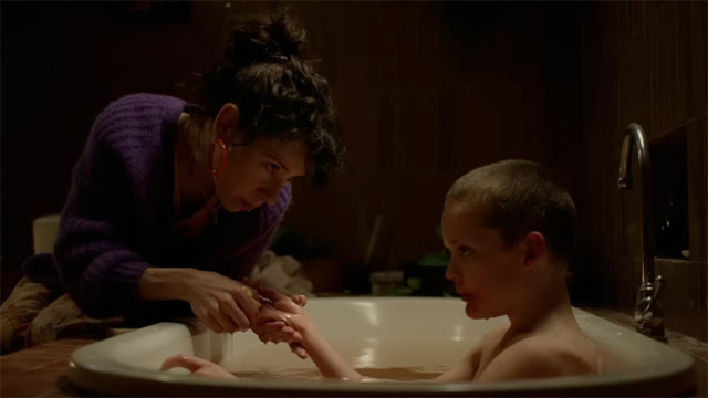 Sally Hawkins và Billy Barratt đảm nhận 2 vai chính trong phim Bring Her Back