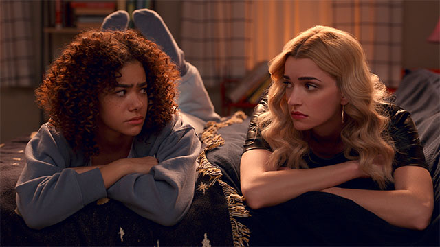 Poster phim hài tình cảm tuổi mới lớn - Ginny & Georgia (Mùa 3)