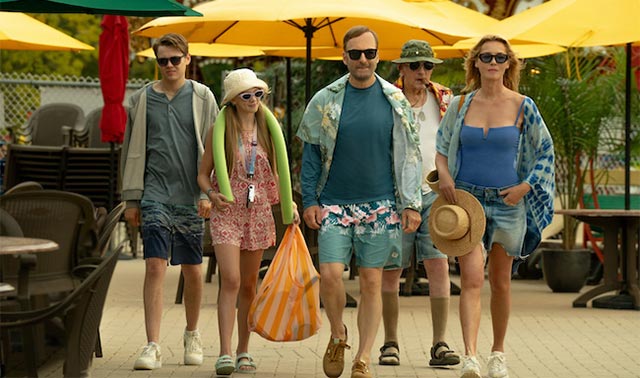 Kỳ nghỉ đầy hứa hẹn của gia đình Hutch sớm trở thành thảm họa