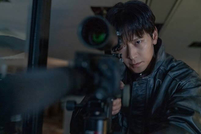 Gang Dong Won vai Baek San Ho - Một đặc vụ bí ẩn, không quốc tịch