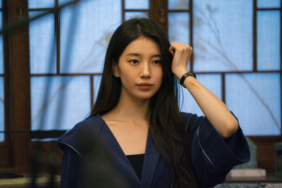 Suzy vai Ga Young - Một cô gái lạnh lùng, vô cảm