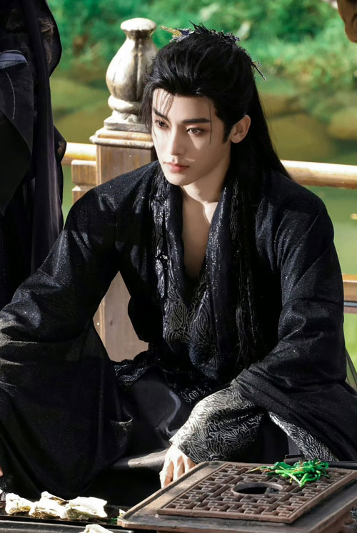 Hầu Minh Hạo vai Kỷ Bá Tể