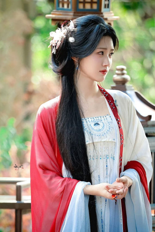 Lư Dục Hiểu vai Minh Ý