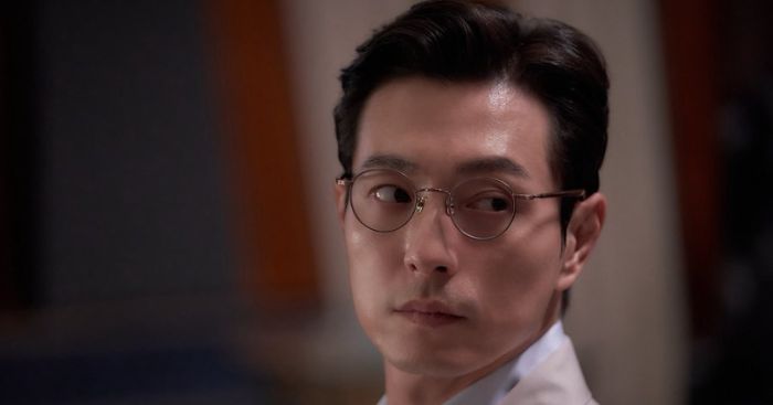 Jung Sung Il vai Bác sĩ tâm thần Lee Young Hoon