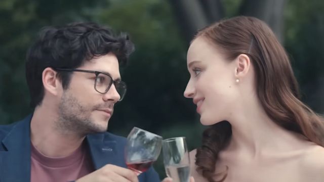 Anniversary khai thác đề tài chính trị khá 'khó nhằn'