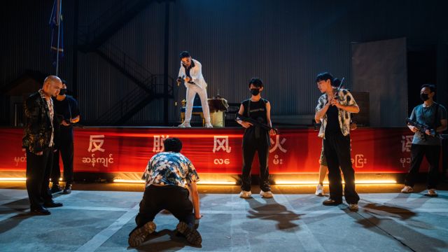 Blood Money: Lethal Eden là game mô phỏng cuộc sống ở khu tự trị buôn người xuyên quốc gia