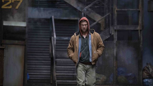 Glen Powell đảm nhận vai chính - Ben, một thí sinh gan lì, bản lĩnh của cuộc thi The Running Man