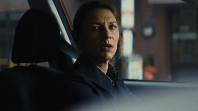 Bộ phim xoay quanh cuộc chiến cân não giữa nữ nhà văn nổi tiếng...