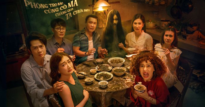 CẢNH HÀNH LANG TỐI TĂM VỚI BÓNG HÌNH MỜ ẢO XUẤT HIỆN BẤT NGỜ